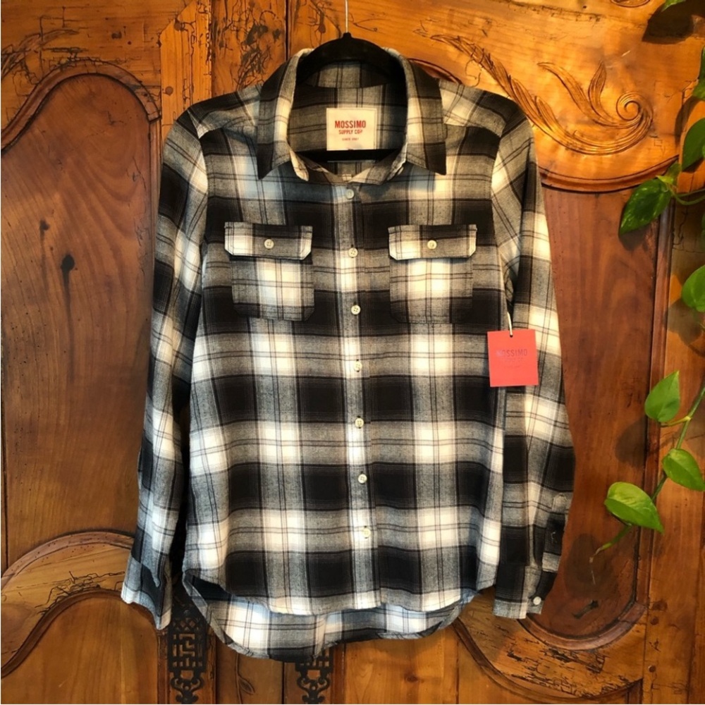 Mossimo Plaid button down shirt black & white- pockets- NWOT. Opaque Fabric